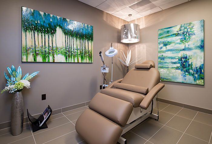 Hobgood Plastic Surgery waiting room for Scottsdale, Phoenix , Chandler, Tempe, Gilbert